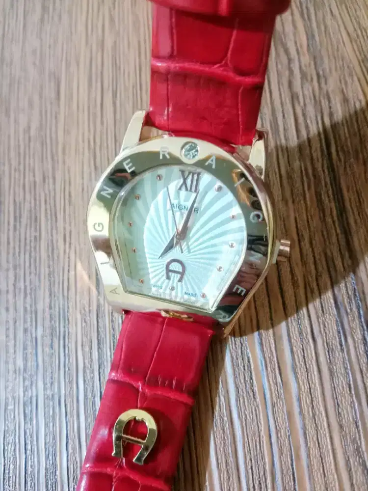 jam tangan wanita AIGNER