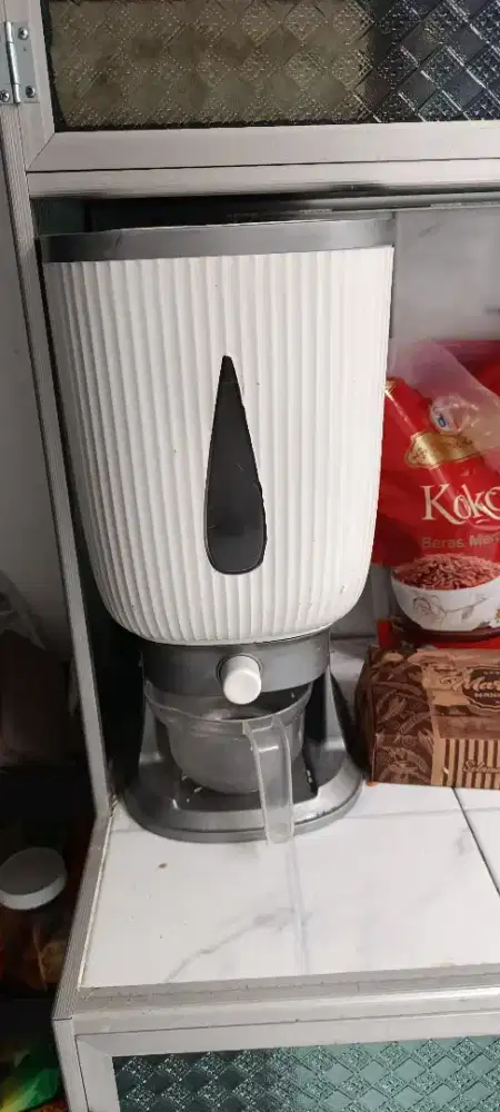 Tempat penyimpanan beras bekas pakai.