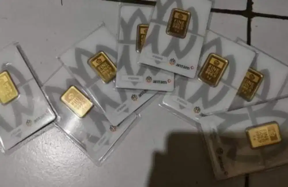 Membeli emas sesuai kadar dan pasaran