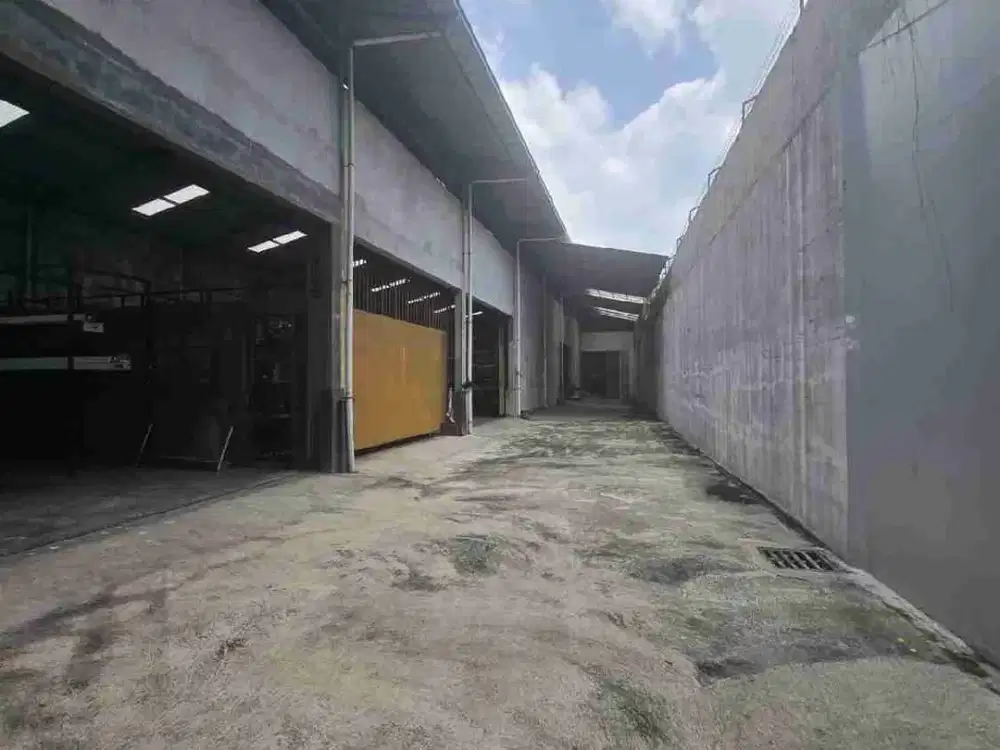 Disewakan Gudang Atau Ruang Usaha Atau Kantor Strategis Di Jalan Veteran Tipes Serengan Solo.