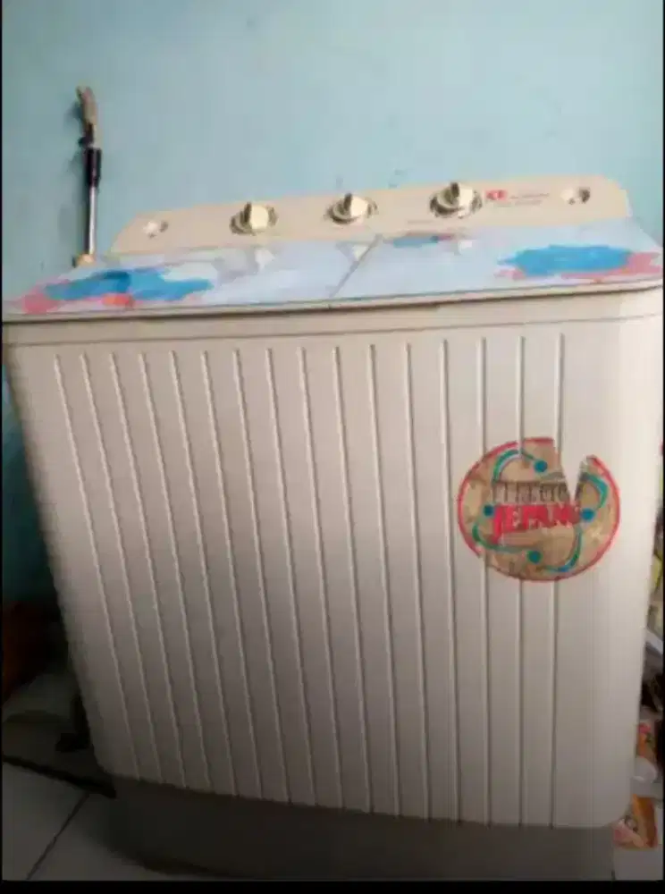 Mesin cuci 2 tabung merek daimitsu