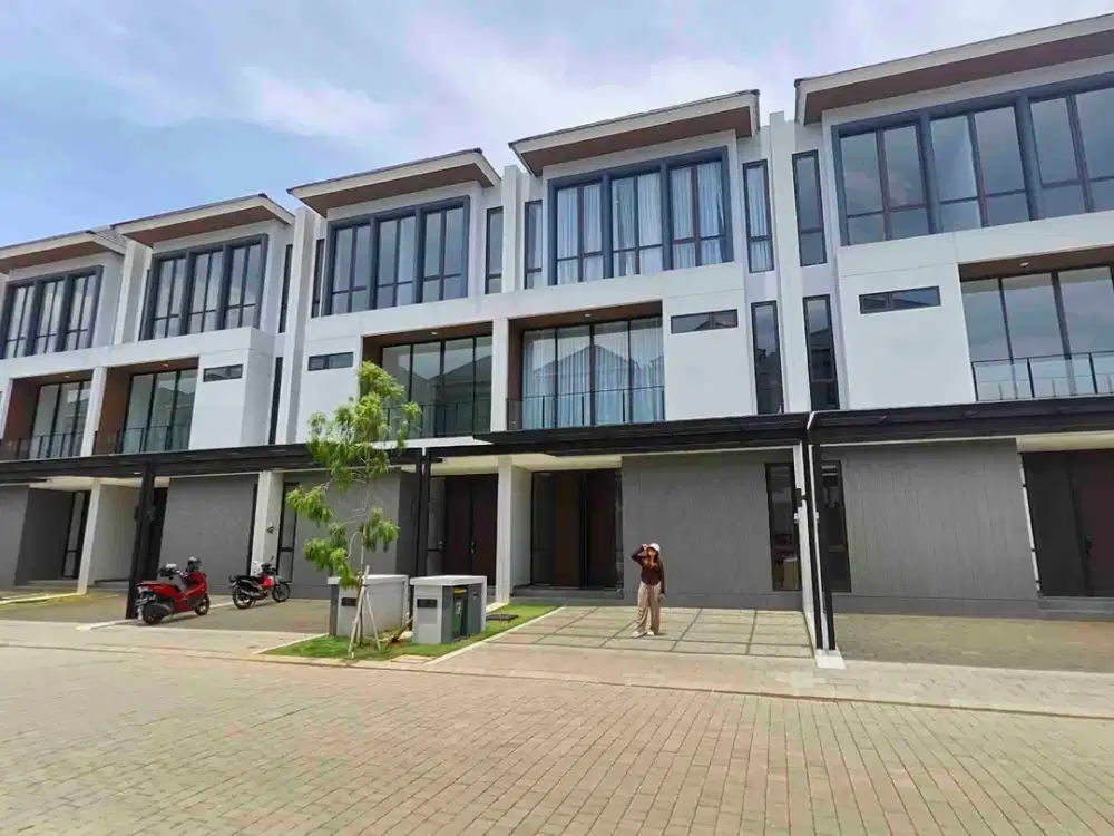 RUMAH MEWAH LOKASI ELIT DI PLUIT JAKARTA UTARA, READY UNIT
