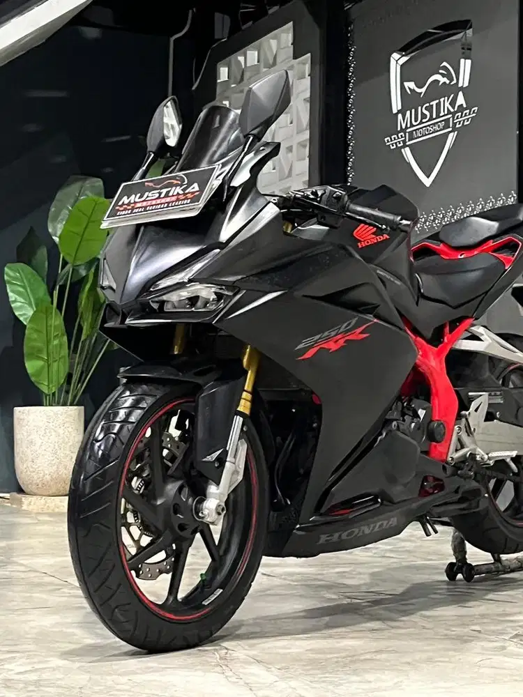 Istimiwir‼️Honda CBR 250 ABS th 2018 - Ayu Mustika