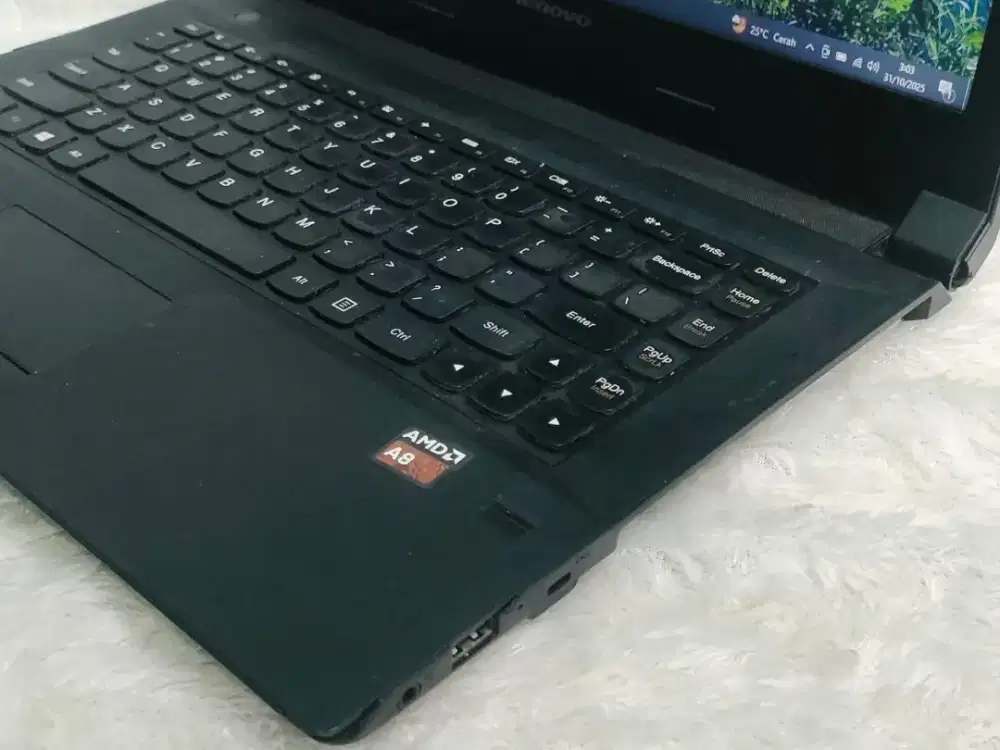 Lenovo B41-80

- Amd A8 - 6410 (4CPU) ~2.0 Ghz
- Ram 4 GB