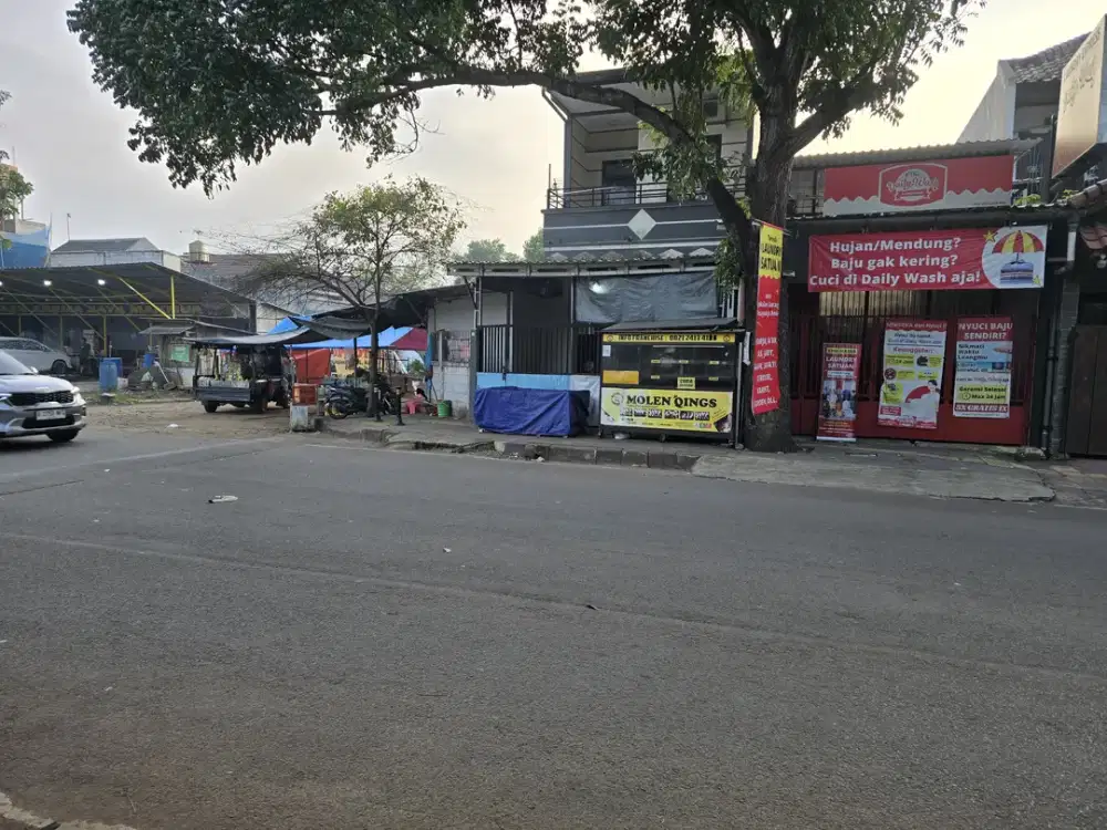 Rumah ruang usaha pinggir jalan lokasi ramai padat di Kencanaloka