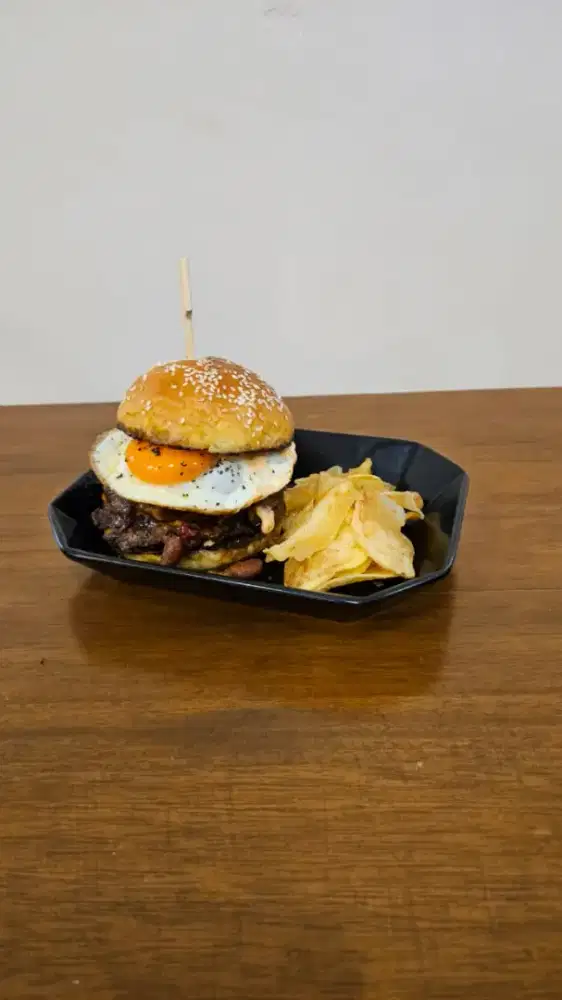 Dibutuhkan waiter / waitress di resto area lippo cikarang