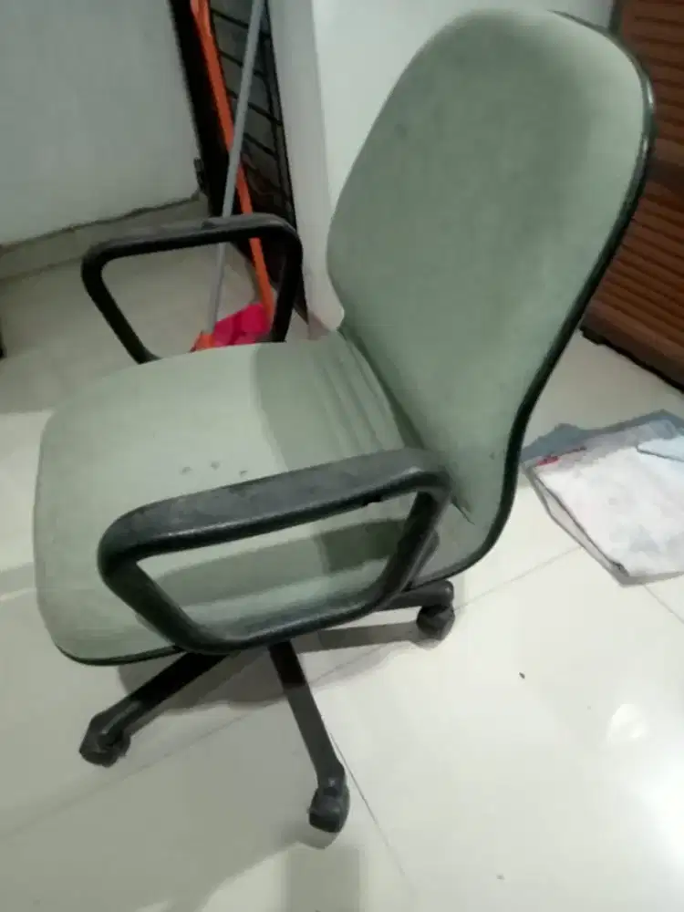 Kursi kantor putar