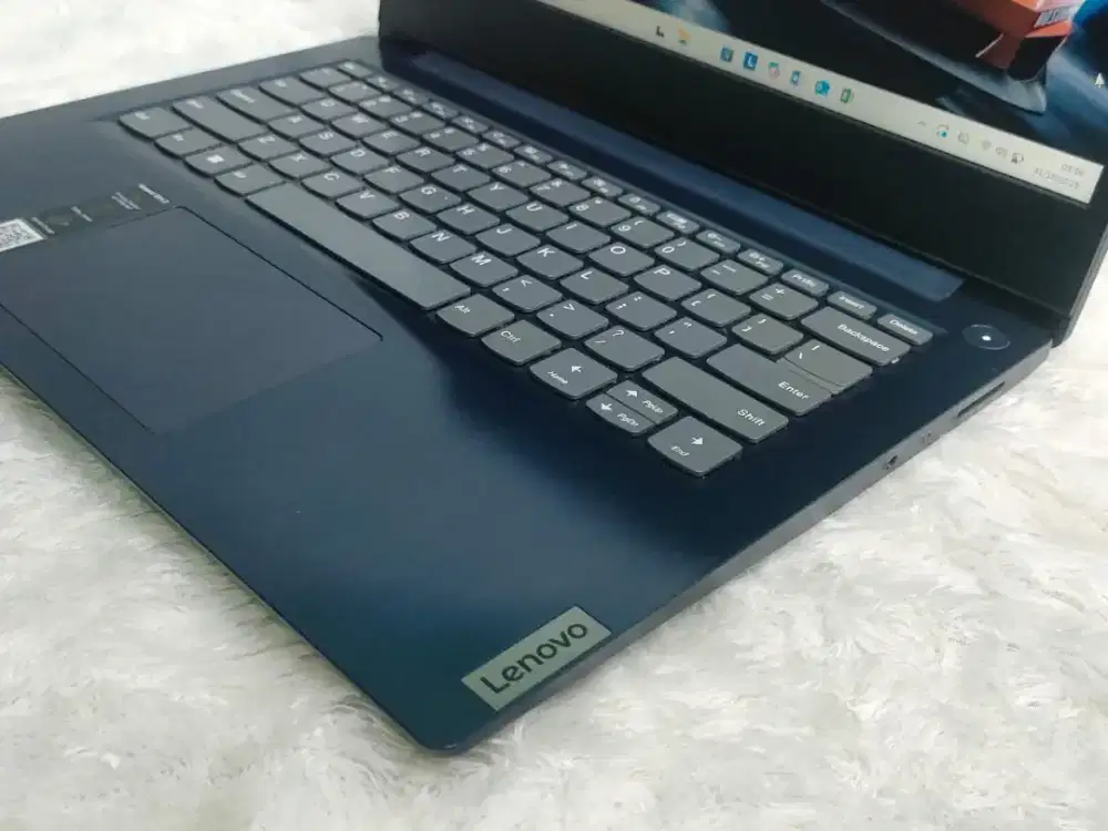 Lenovo Slim 3

- Intel Celeron N4020