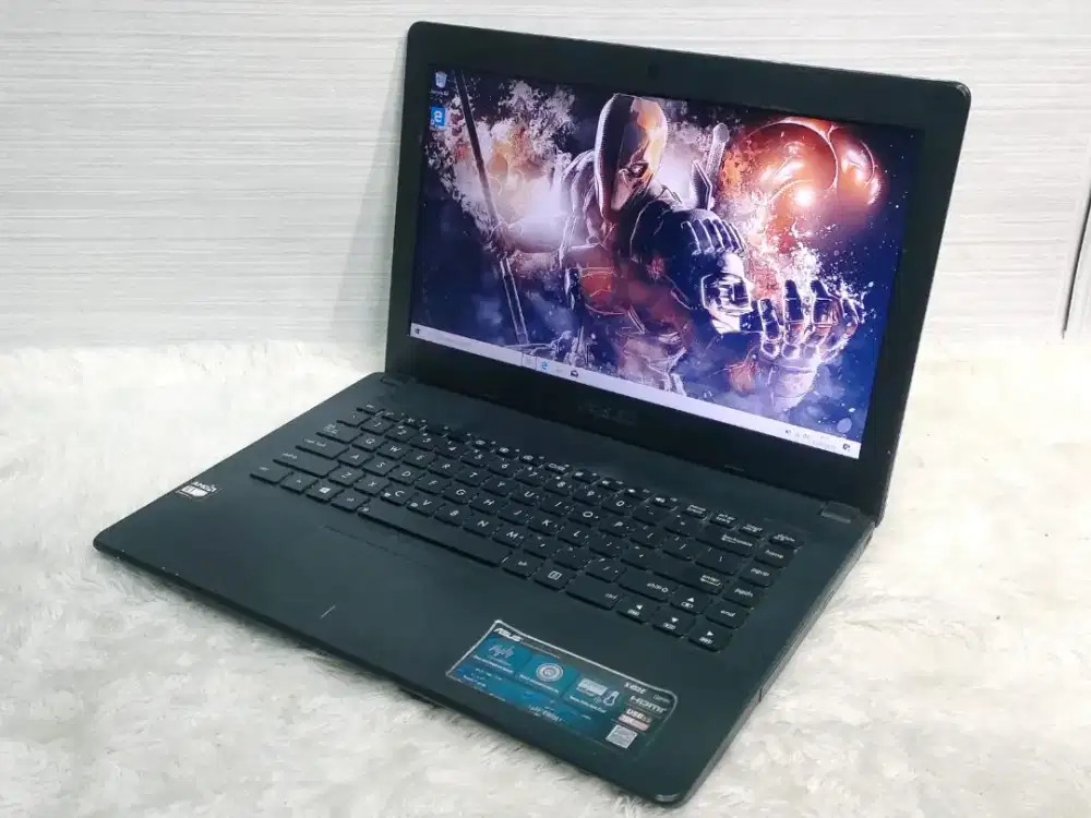 Asus X452E

- Amd E1-2500 (2CPU) ~1.4 Ghz
- Ram 4 GB