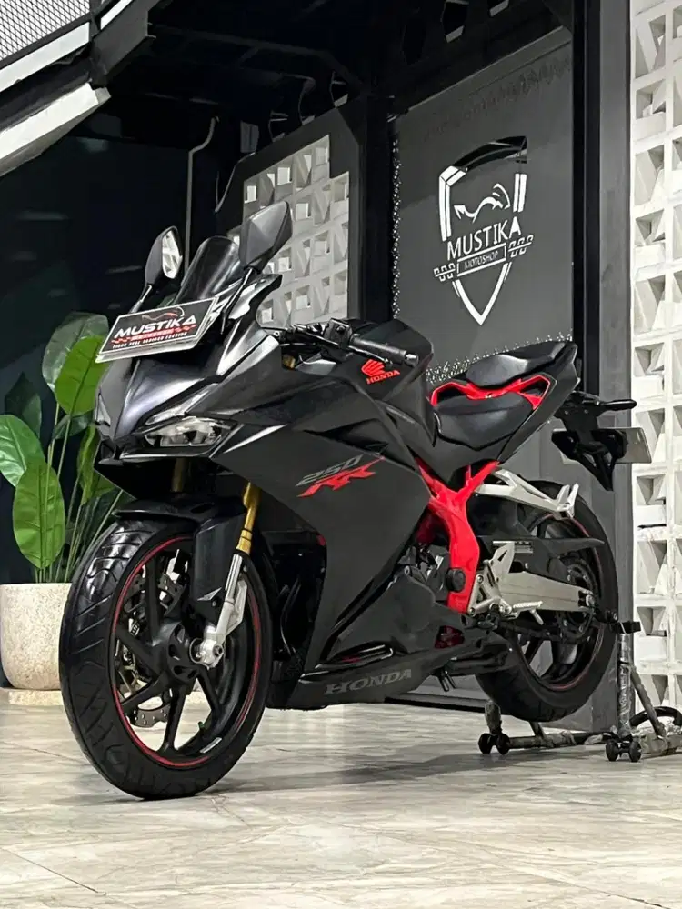 Low KM‼️Honda CBR 250 RR ABS 2018. DANNY Mustika Motoshop Sulfat