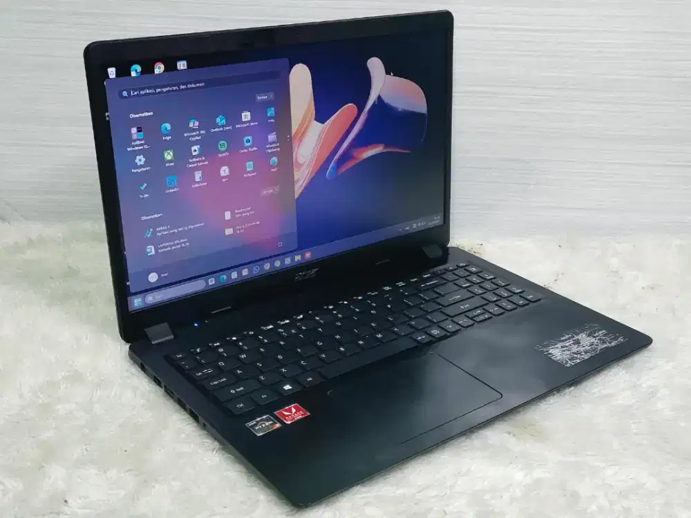 Acer A315-42

- Amd Rayzen 3 - 3200U (4CPU) ~2.6 Ghz
- Ram 4 GB