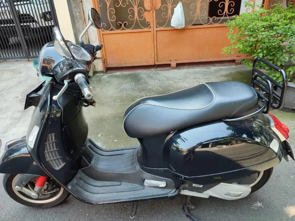 Dijual vespa koleksi low kilometer GTS 150 IGET