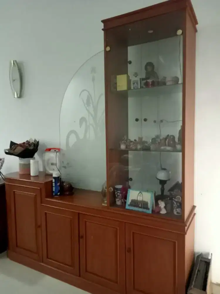 Lemari mainan dan sekat ruangan