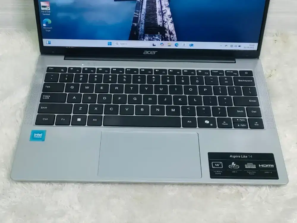 Acer Aspire Lite 14

- Intel N100 (4CPU) ~800MHz
- Ram 8 GB