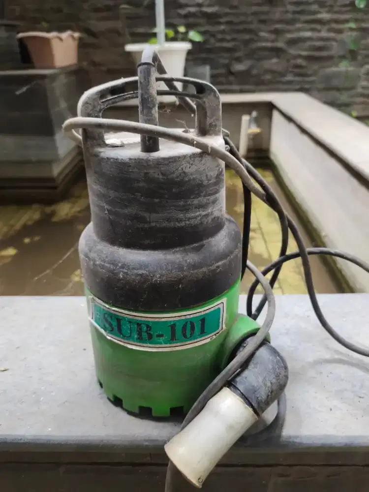 Pompa celup kolam ikan