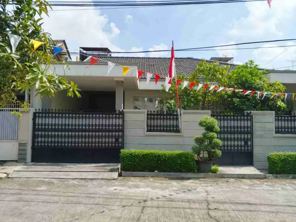 Rumah Cantik  Baru Renovasi Luas 355 m2 di Bekasi Jaya Indah, Bekasi Timur
