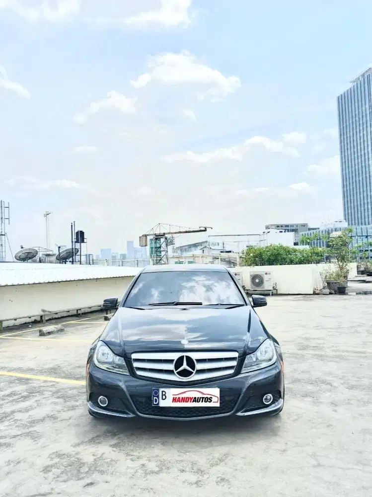 Mercedes Benz C200 Avantgarde Tahun 2012 Automatic Hitam