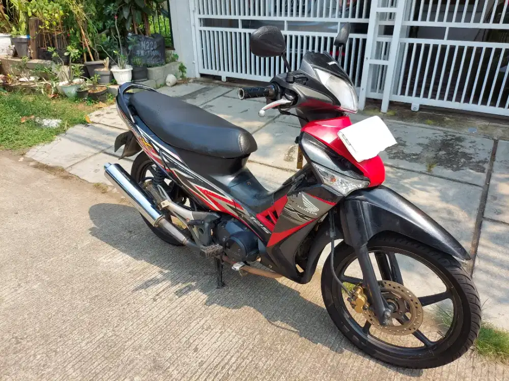 JUAL MOTOR HONDA SUPRA-X PGM FI CW THN.2013
