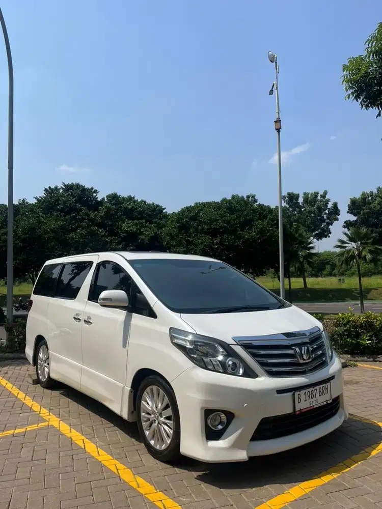 Toyota Alphard SC Premium Sound Facelift Low Km CBU Japan