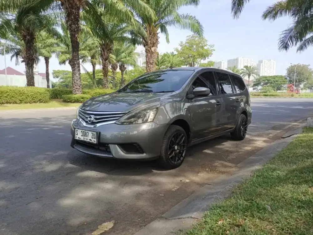 NISSAN GRAND LIVINA SV 1.5 AT