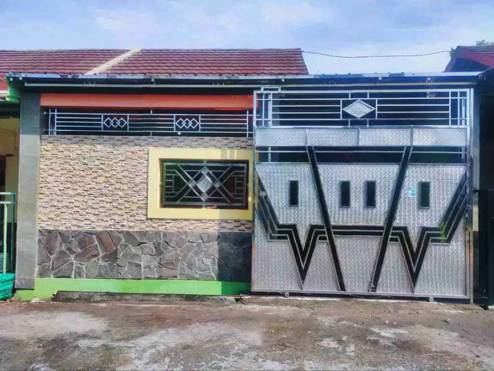 Rumah Bagus Nyaman Pagar & Canopi di Cangakan Karanganyar