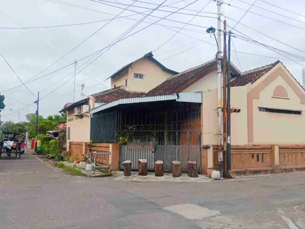 Rumah Bagus Siap Huni dekat Mall Solo Square