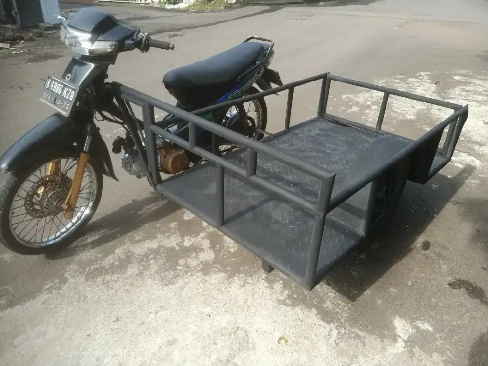Becak barang beserta motor nya