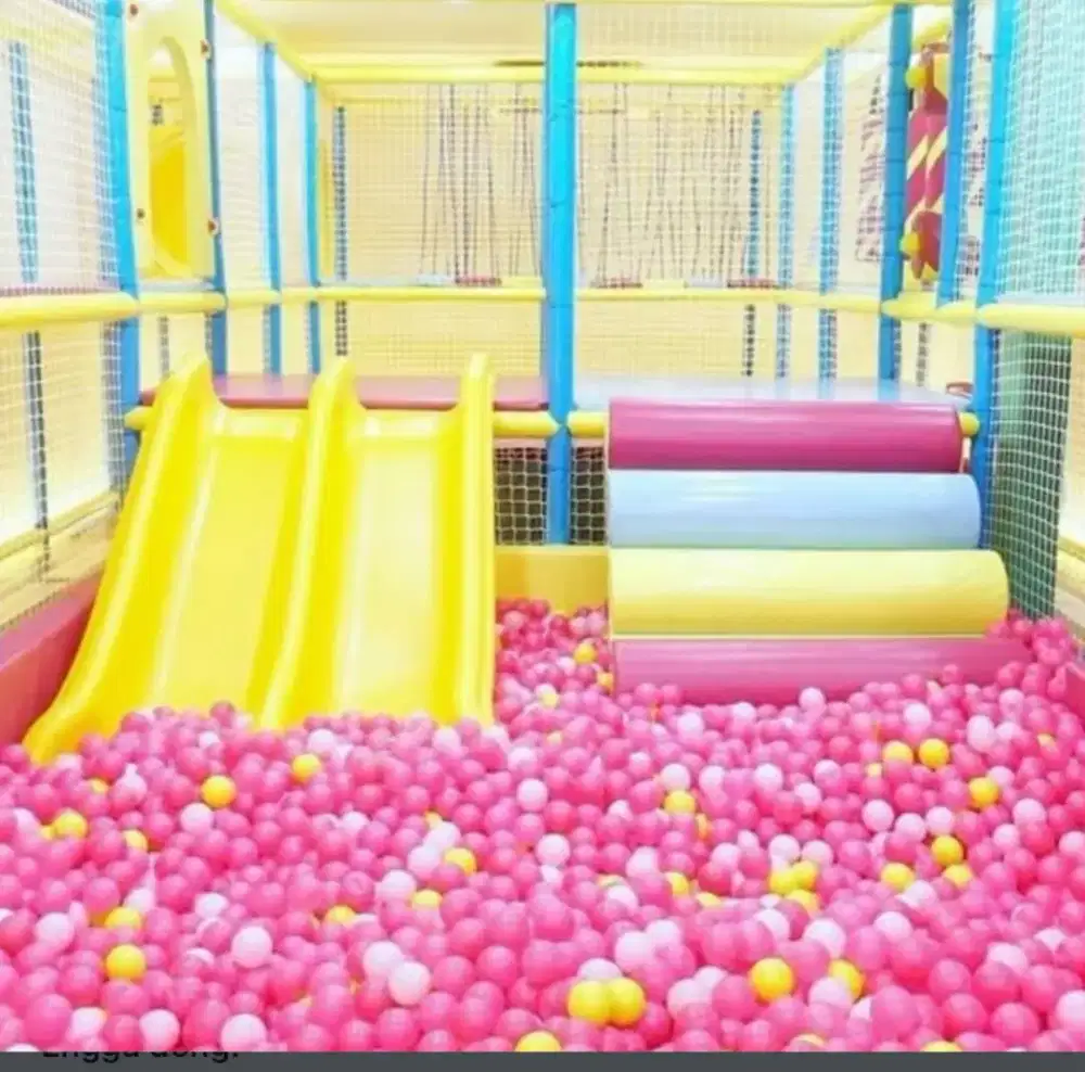 Mandi bola / playground