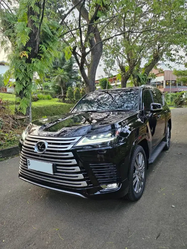Lexus LX600 VIP Thn 2023 KM 2.800!