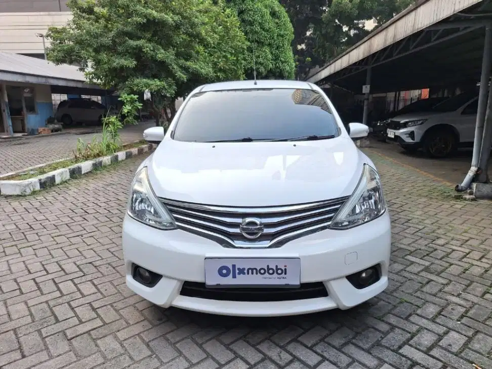 LOW DP Nissan Grand Livina 1.5 XV Bensin-AT 2017 6PQ