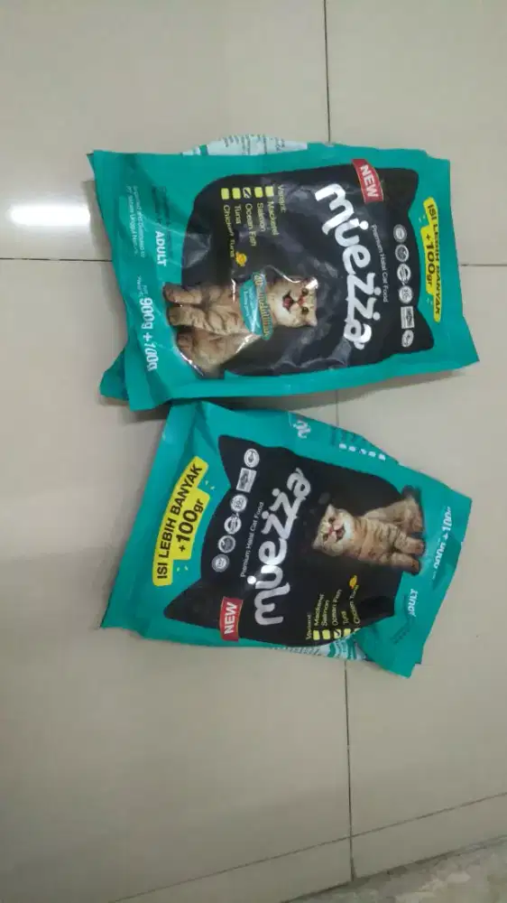 Pakan kucing 1 kilo masih baru