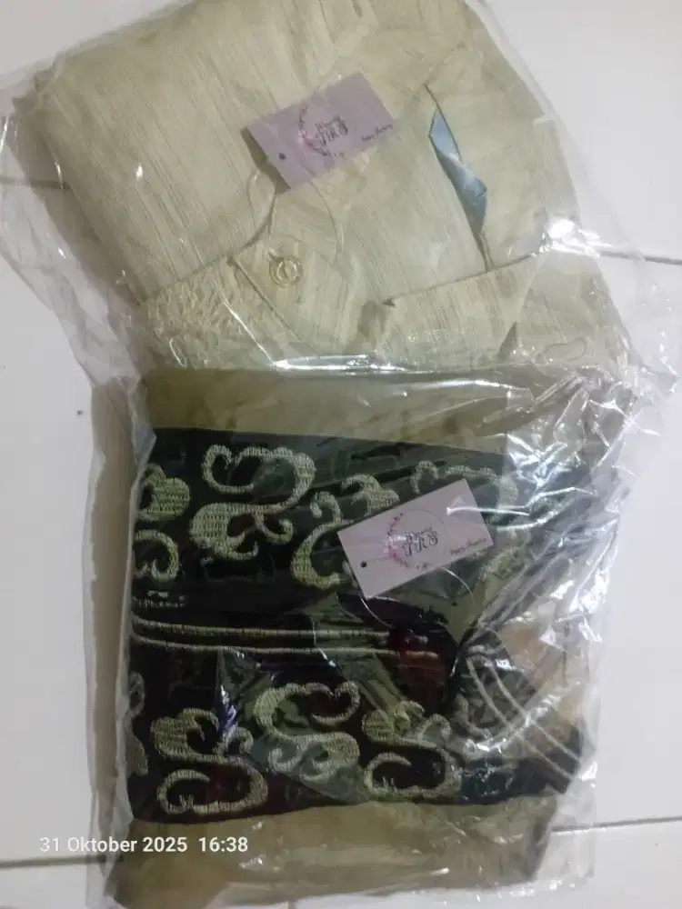2 baju muslim hijau