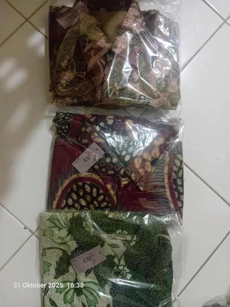 3 baju Batik  bagus