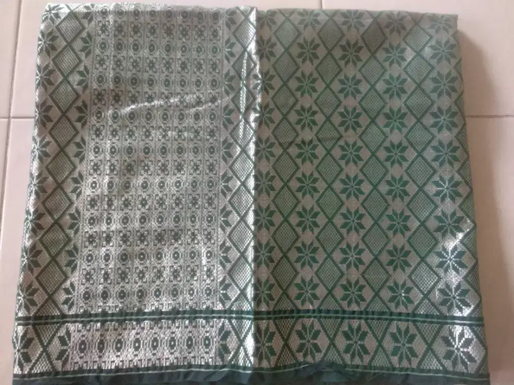 Sarung tenun songket tradisional