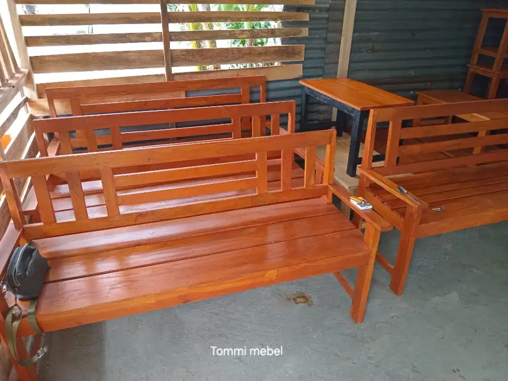 Kursi panjang buat santai