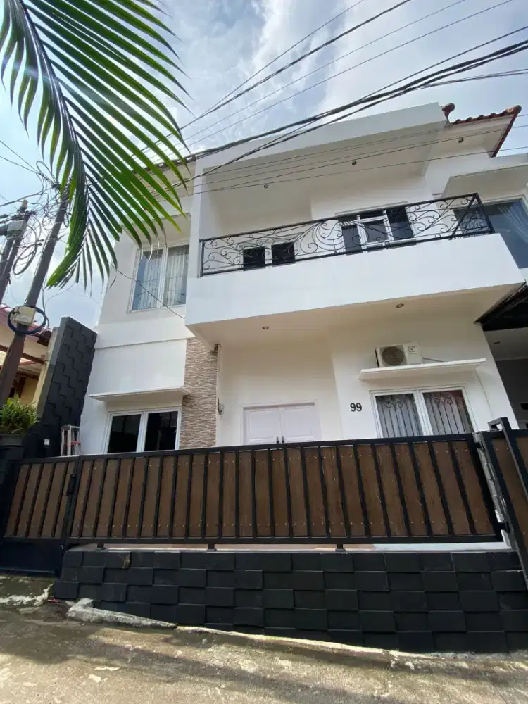 DIJUAL RUMAH SECOND BAGUS SIAP HUNI