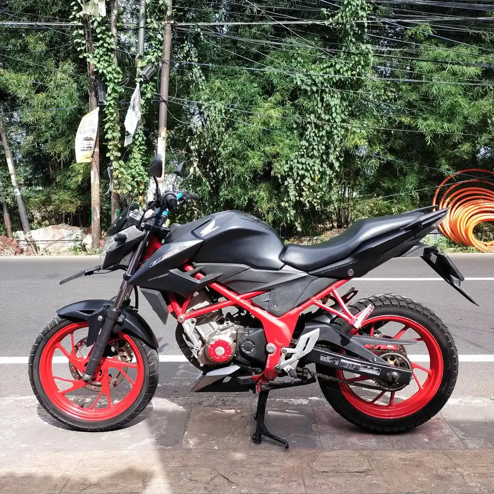 CB150R LED 2016 Orisinil Bagus lengkap