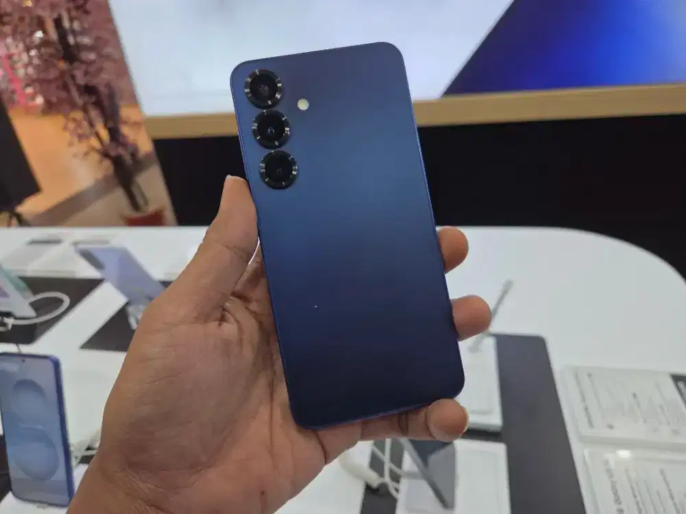 Samsung S25 12/512gb. Fullset Normal tanpa kendala