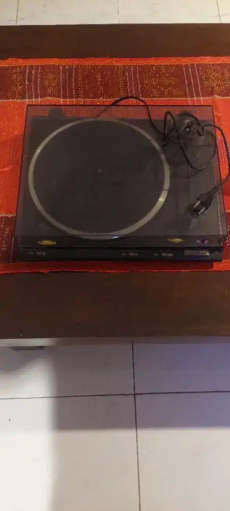 Pemutar Piringan Hitam merk Technics SL-QD3