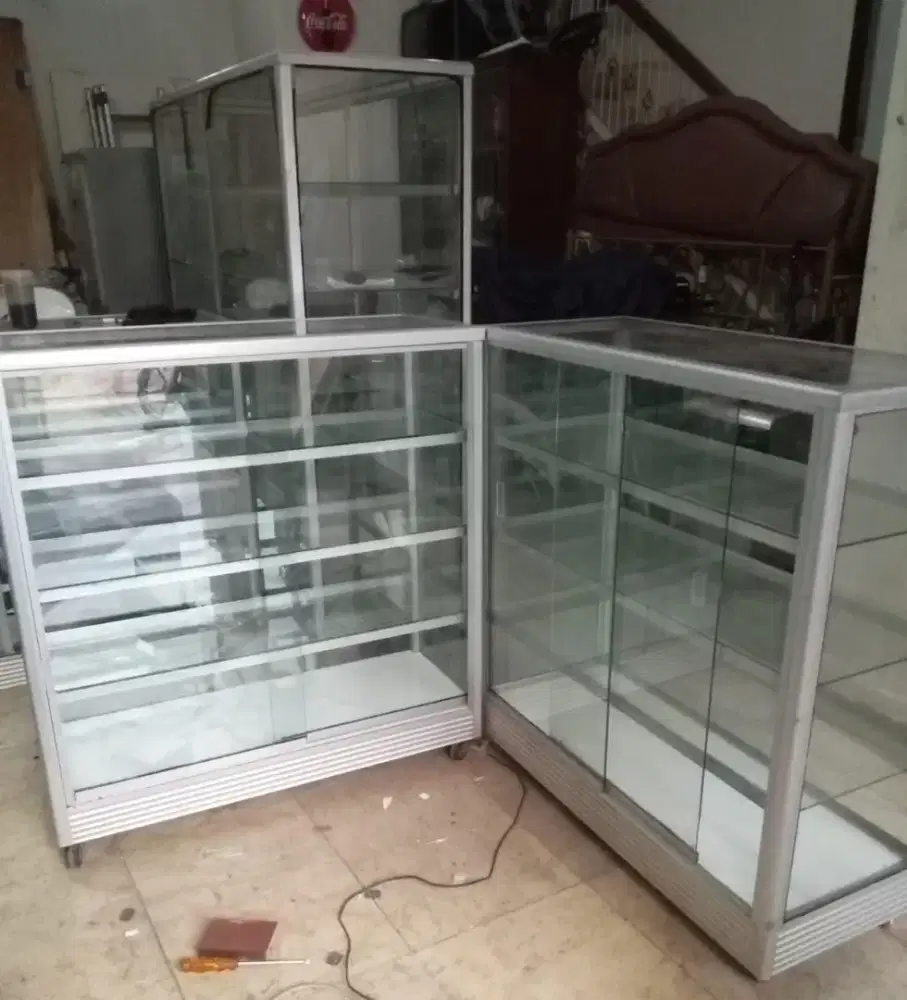 Etalase bekas 1 meter