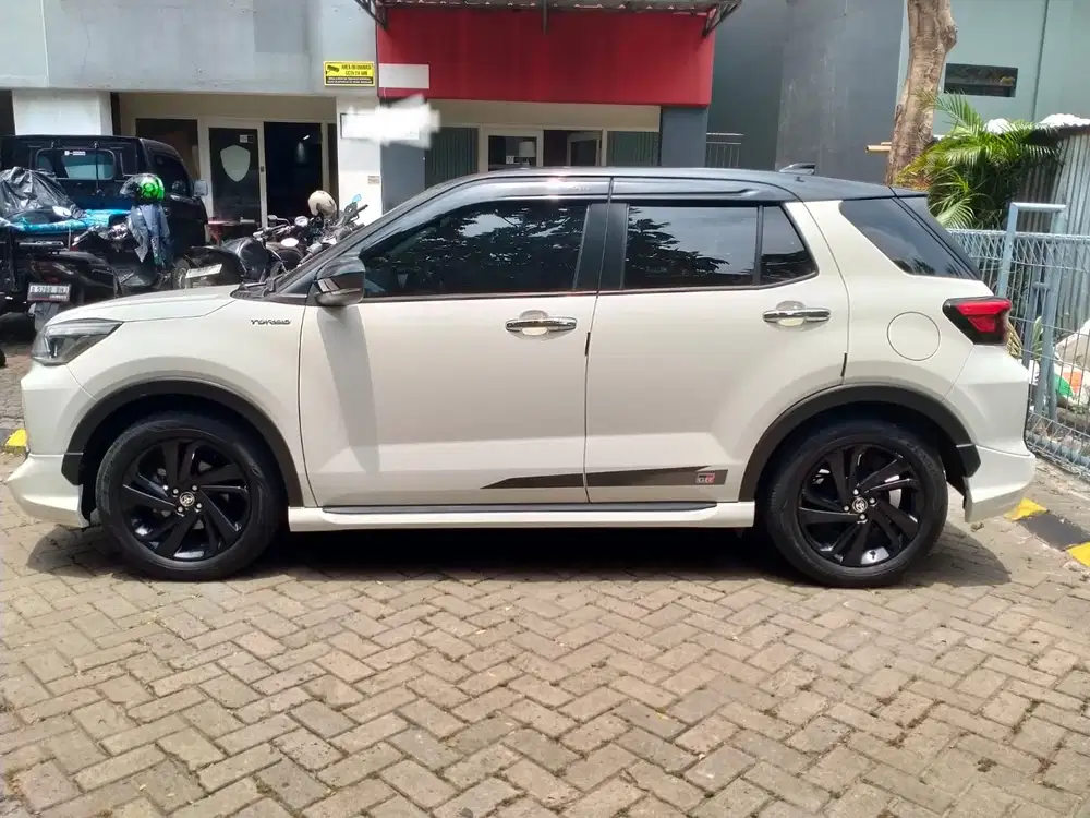 Toyota Raize GR 1.0 Two Tone