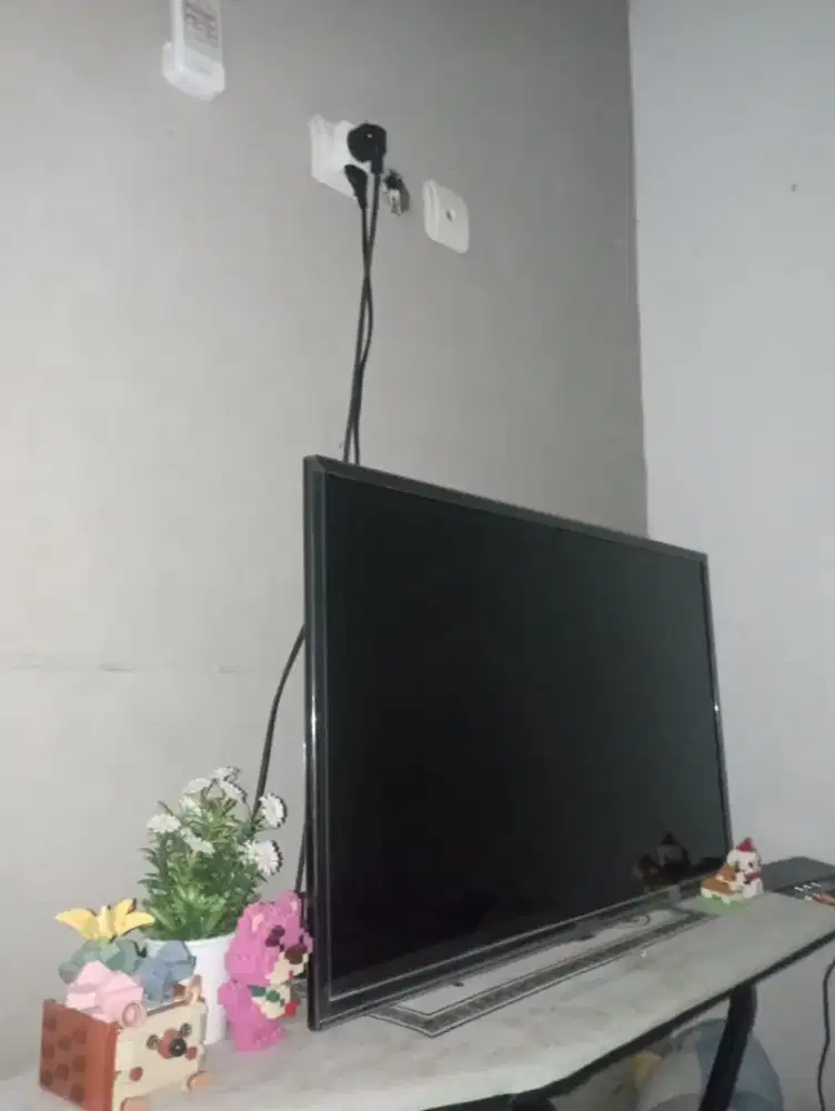 TV Panasonic LED TH-32G306G 32 inci (free STB)