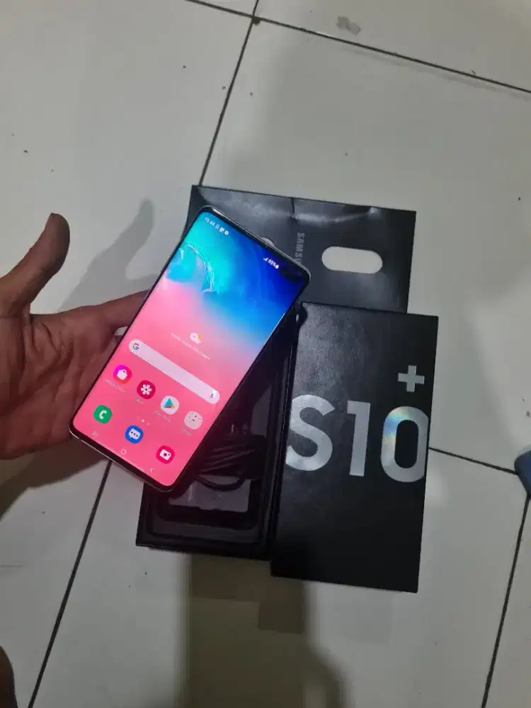 SAMSUNG S10 PLUS