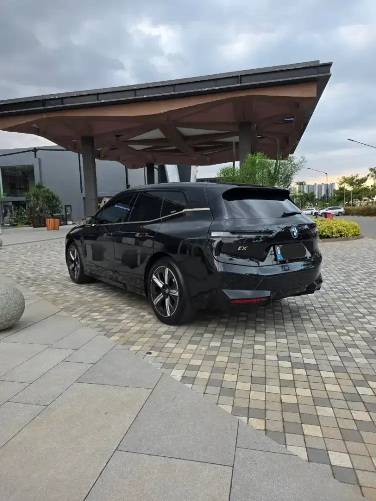 Bmw iX 2023 Black on Black Termurah