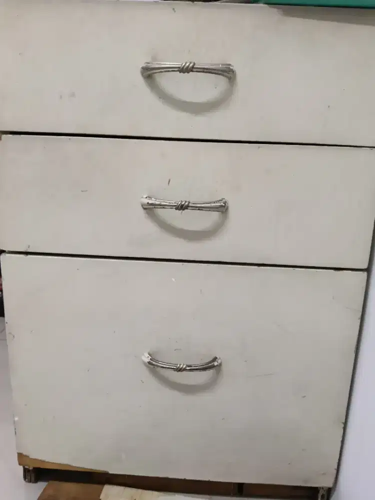 Di jual Rak laci kayu