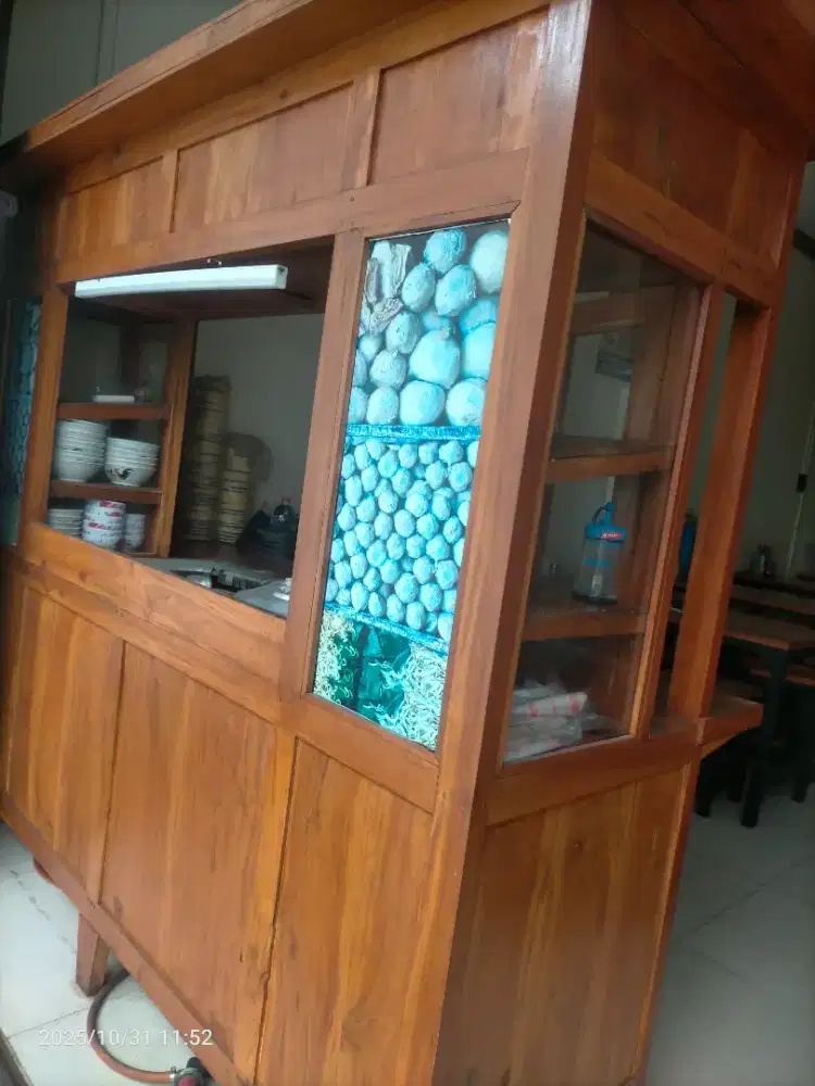 Jual Gerobak Bakso meja kursi kondisi barang second