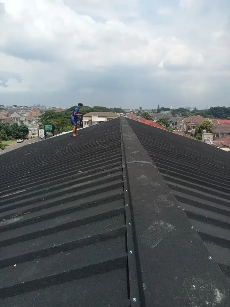 Perbaikan atap bocor dan renovasi