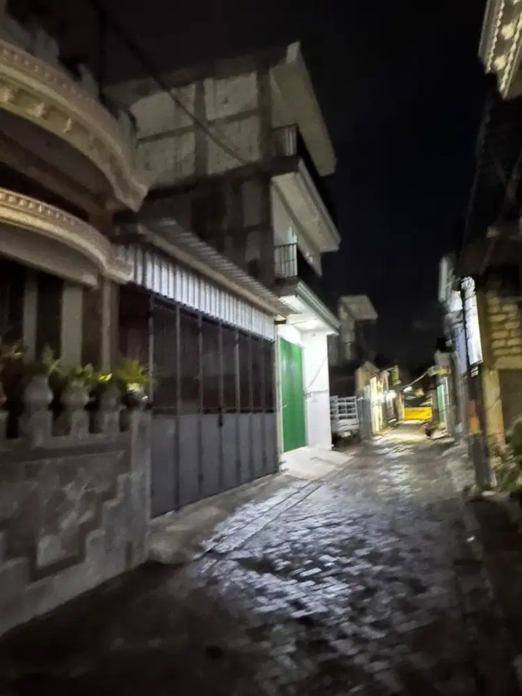 Di jual Gudang 3 lantai + parkiran mobil