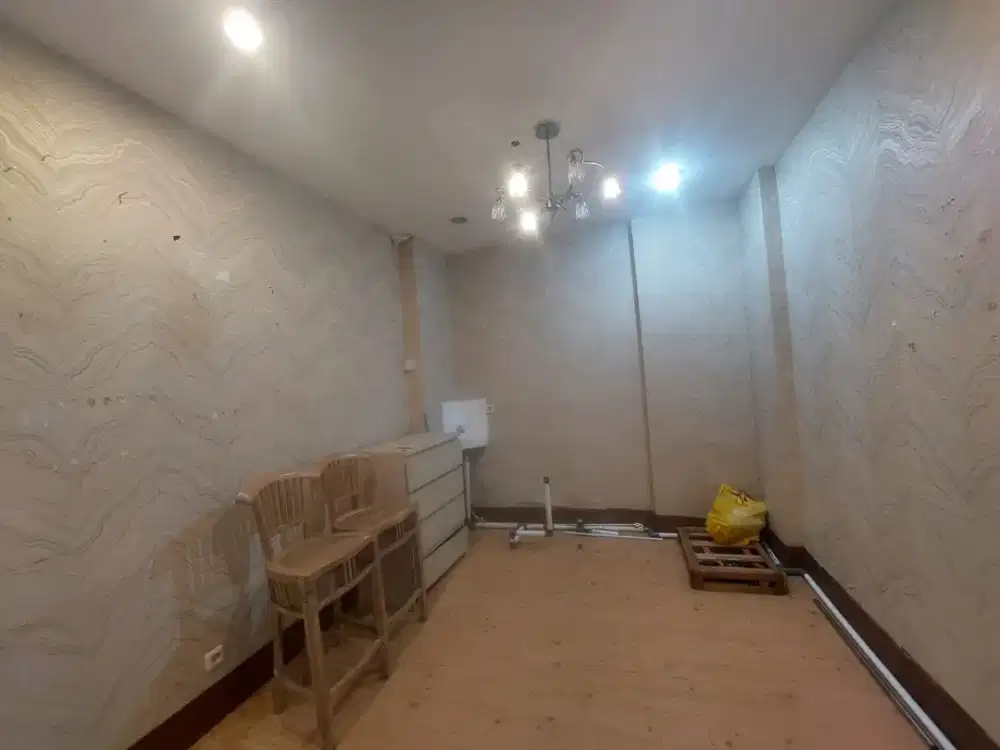 Dibutuhkan pelayan dan tukang masak bekerja di kios apartemen kalibata