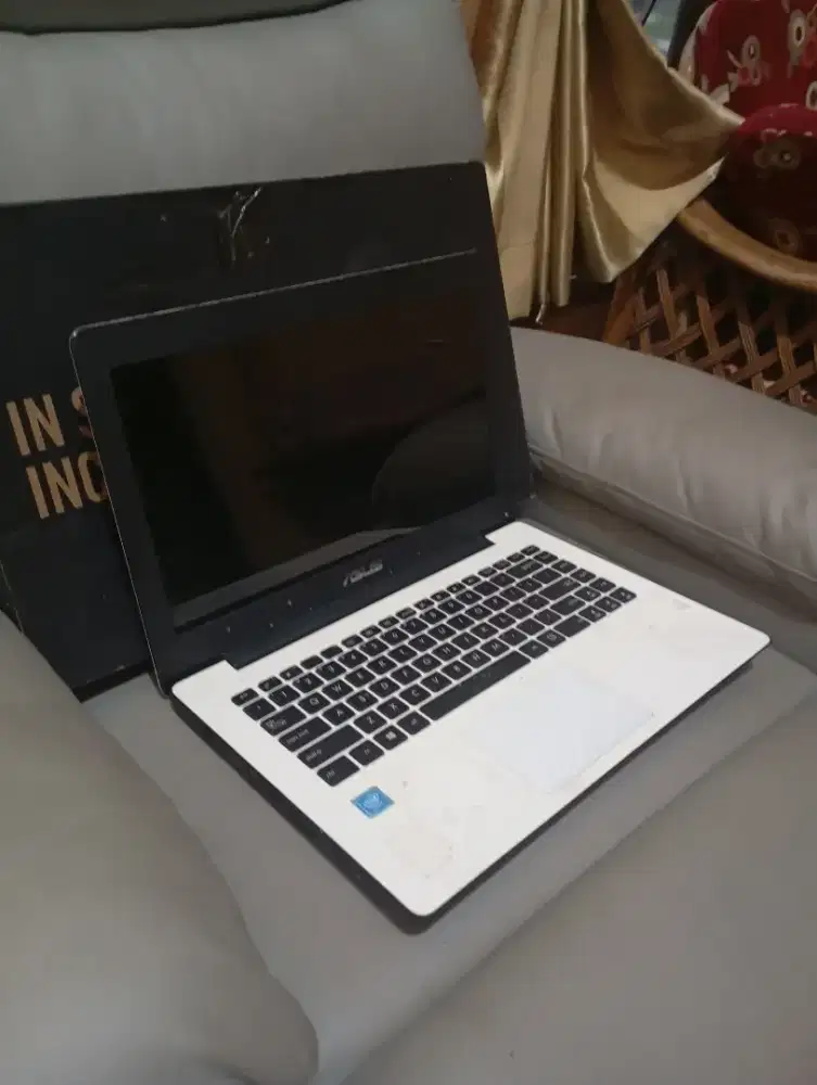 Laptop Asus Slim X453
